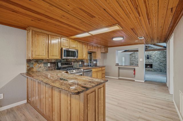 405 S Hannaford Street, Granbury, TX 76048