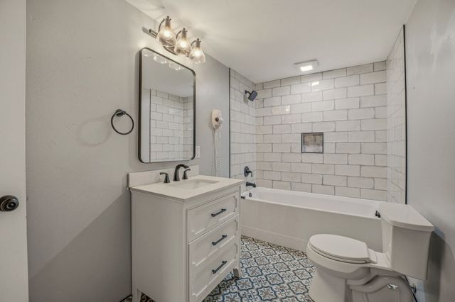 405 S Hannaford Street, Granbury, TX 76048