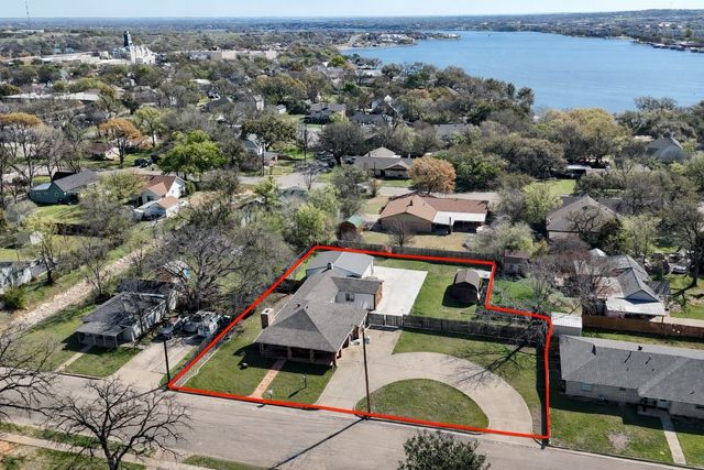 405 S Hannaford Street, Granbury, TX 76048