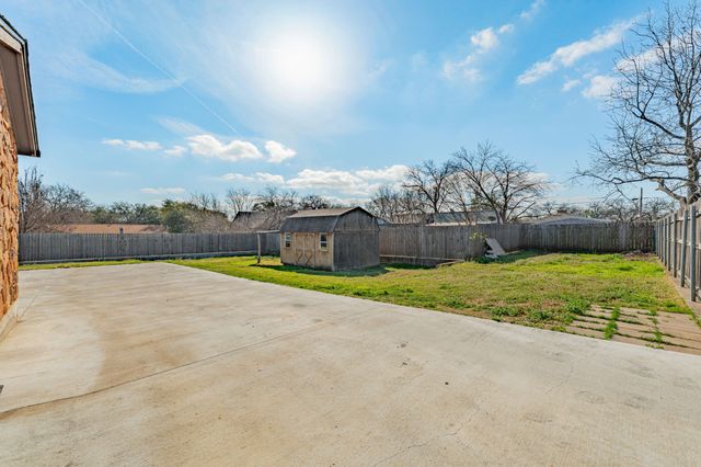 405 S Hannaford Street, Granbury, TX 76048