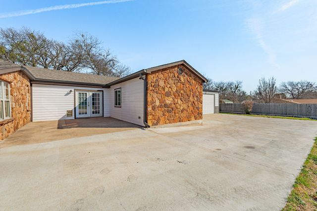 405 S Hannaford Street, Granbury, TX 76048