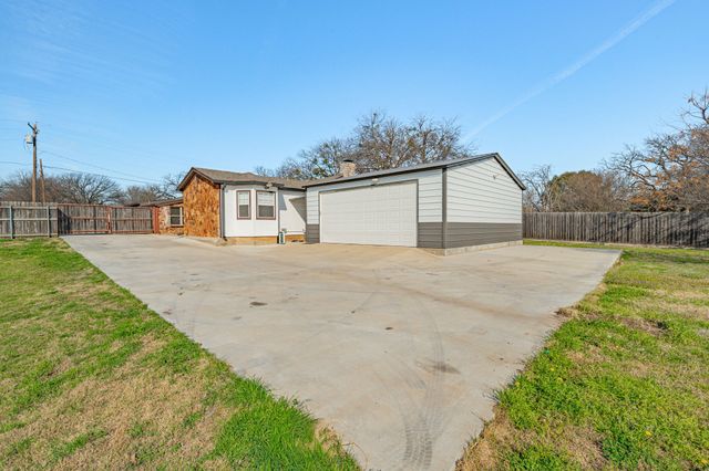 405 S Hannaford Street, Granbury, TX 76048