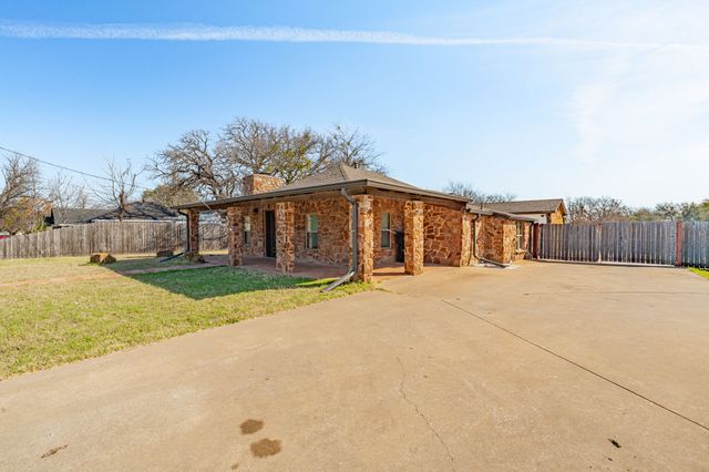 405 S Hannaford Street, Granbury, TX 76048