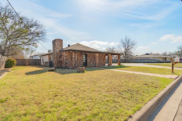 405 S Hannaford Street, Granbury, TX 76048