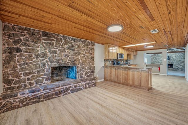 405 S Hannaford Street, Granbury, TX 76048