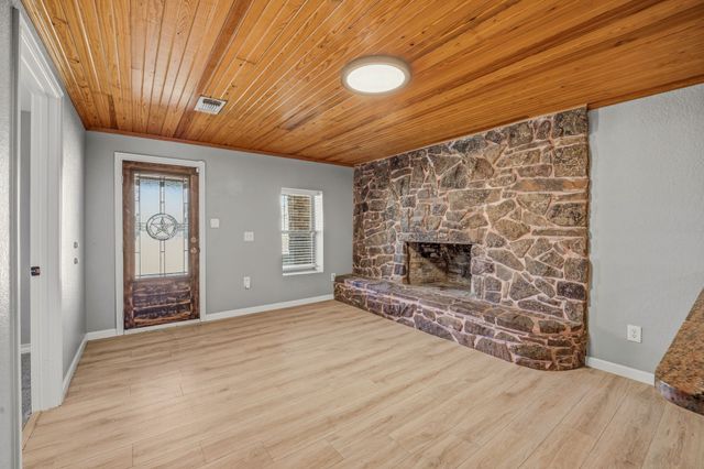 405 S Hannaford Street, Granbury, TX 76048