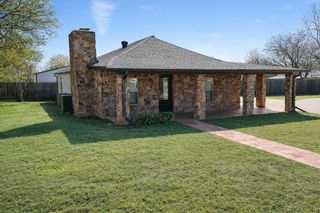 405 S Hannaford Street, Granbury, TX 76048