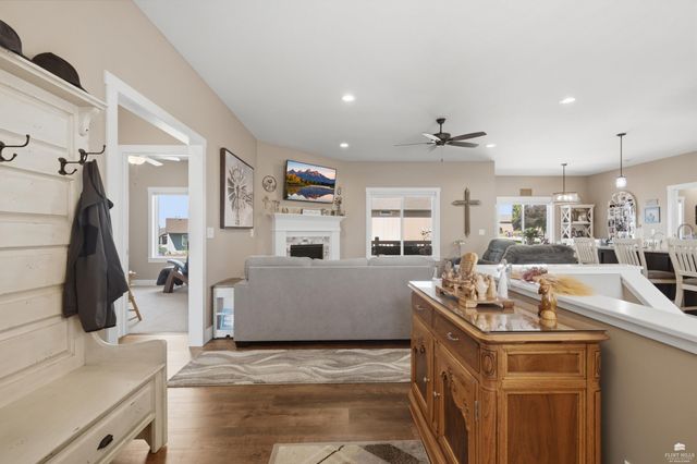 4754 Christine Circle, Manhattan, KS 66502