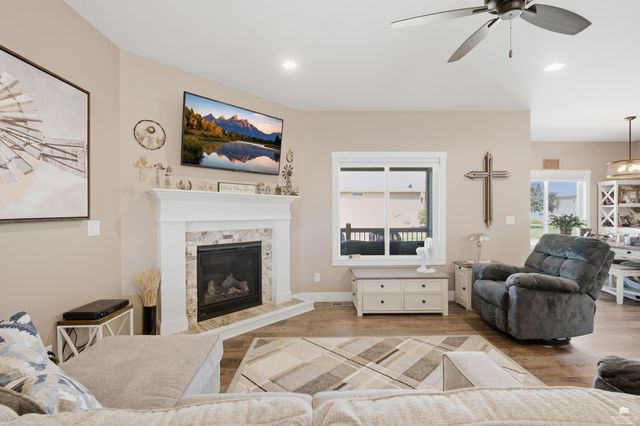 4754 Christine Circle, Manhattan, KS 66502