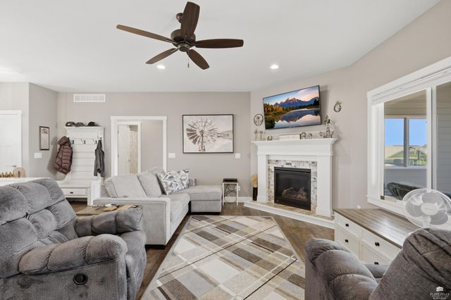 4754 Christine Circle, Manhattan, KS 66502