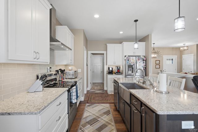 4754 Christine Circle, Manhattan, KS 66502