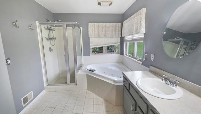 4297 Oak Tree Court, Fenton Twp, MI 48430