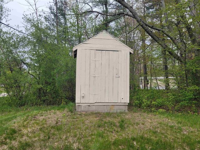 1253 S 8 Mile Road, Midland, MI 48640