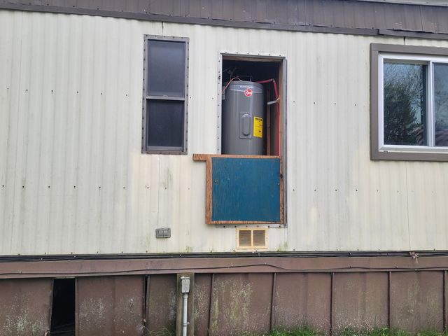 1253 S 8 Mile Road, Midland, MI 48640