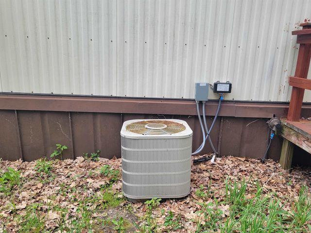 1253 S 8 Mile Road, Midland, MI 48640