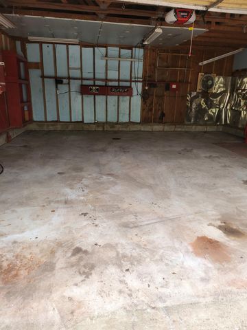 1253 S 8 Mile Road, Midland, MI 48640