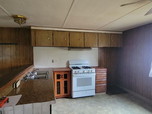 1253 S 8 Mile Road, Midland, MI 48640