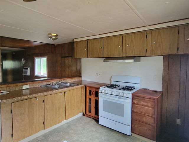 1253 S 8 Mile Road, Midland, MI 48640