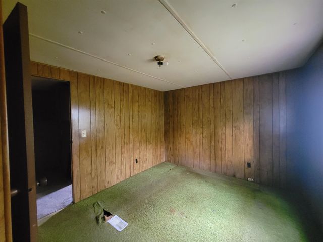 1253 S 8 Mile Road, Midland, MI 48640
