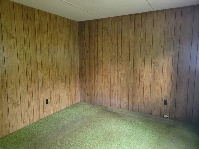 1253 S 8 Mile Road, Midland, MI 48640