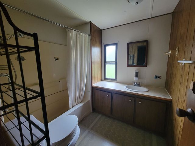 1253 S 8 Mile Road, Midland, MI 48640