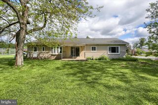 202 HILLCREST DR, New Cumberland, PA 17070