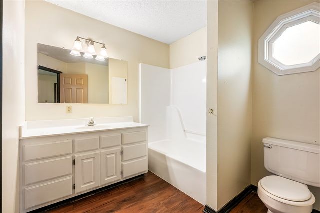 4 Cherhill Drive, Bella Vista, AR 72714