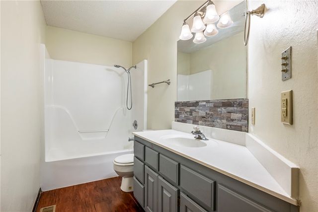 4 Cherhill Drive, Bella Vista, AR 72714