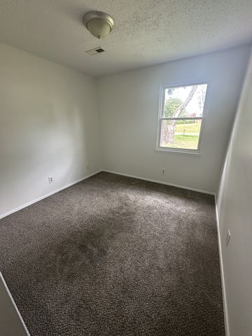 312 Plantation Dr, Clarksville, TN 37042