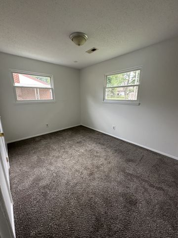 312 Plantation Dr, Clarksville, TN 37042