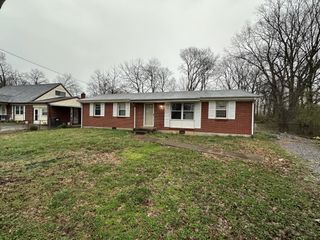 312 Plantation Dr, Clarksville, TN 37042