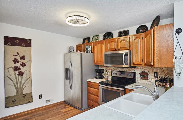 8178 Dellwood Drive, Urbandale, IA 50322