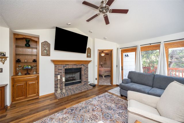 8178 Dellwood Drive, Urbandale, IA 50322