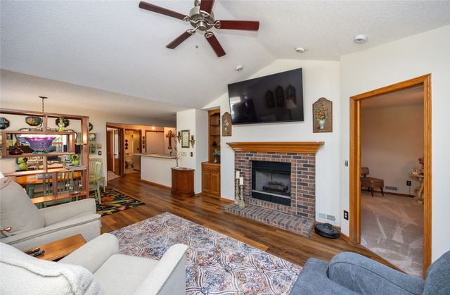 8178 Dellwood Drive, Urbandale, IA 50322