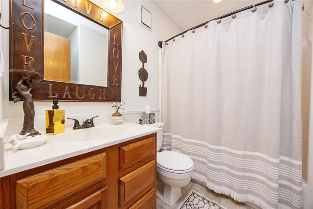 8178 Dellwood Drive, Urbandale, IA 50322