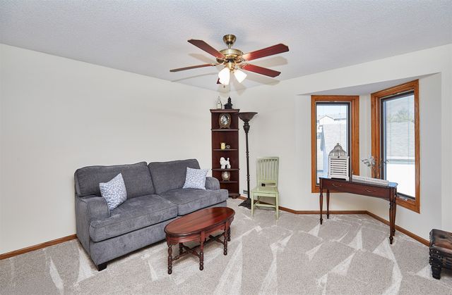 8178 Dellwood Drive, Urbandale, IA 50322