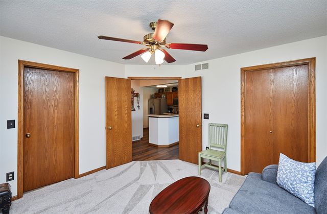 8178 Dellwood Drive, Urbandale, IA 50322