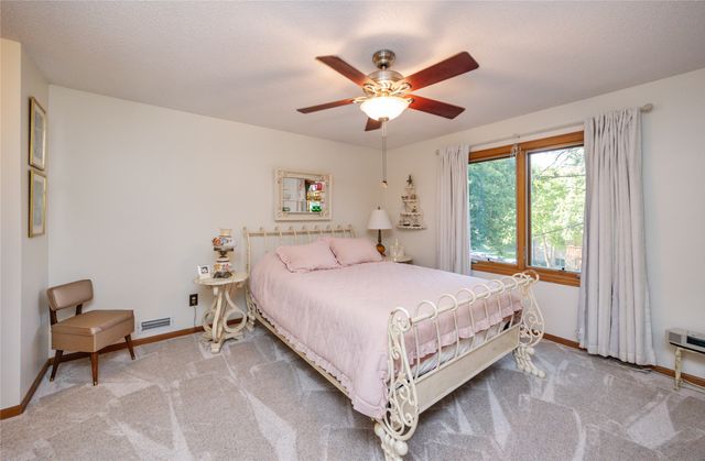 8178 Dellwood Drive, Urbandale, IA 50322