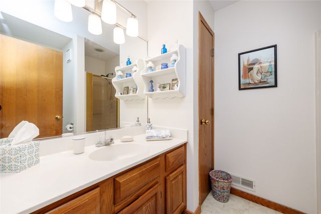 8178 Dellwood Drive, Urbandale, IA 50322