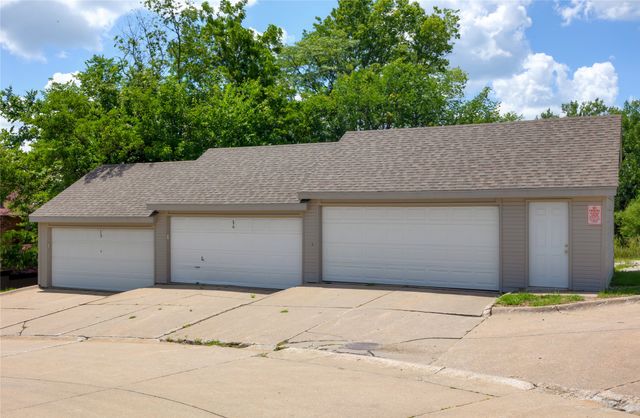 8178 Dellwood Drive, Urbandale, IA 50322