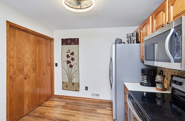 8178 Dellwood Drive, Urbandale, IA 50322