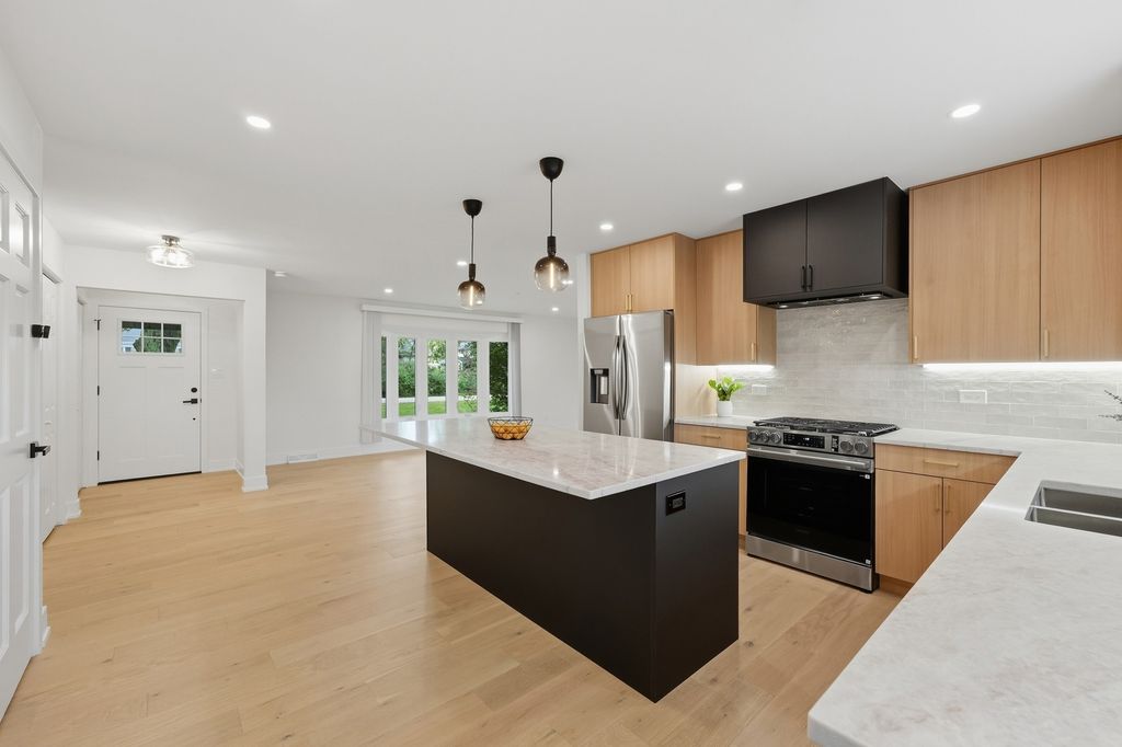 8607 W Main Street, Downers Grove, IL 60516 — photo 3