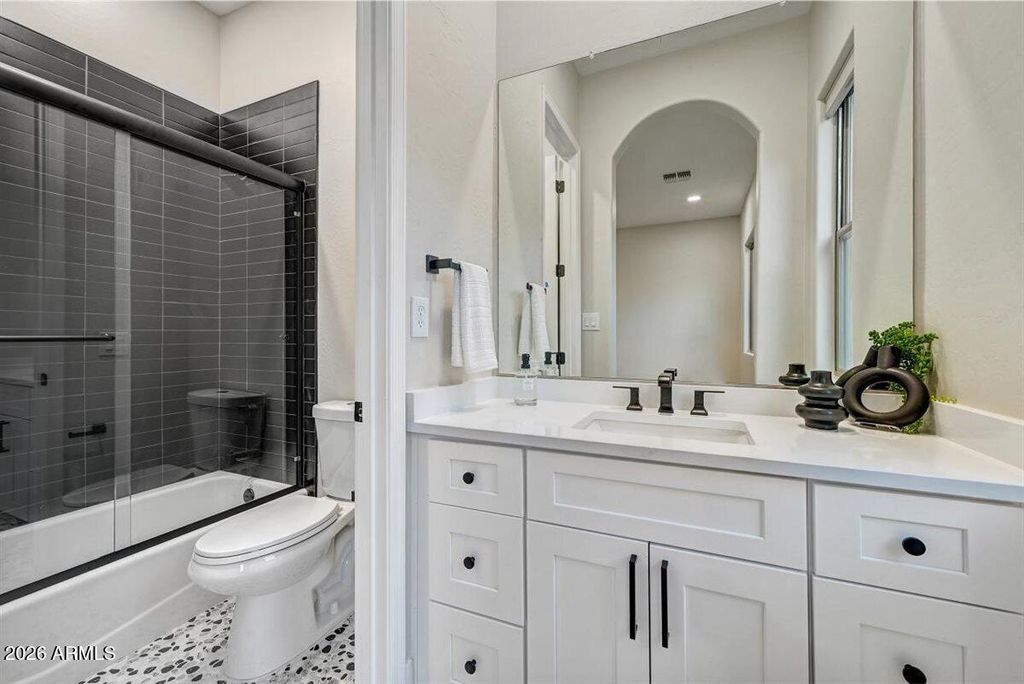 Image 23 of property listing at 22318 N 36TH Street, Phoenix, AZ 85050