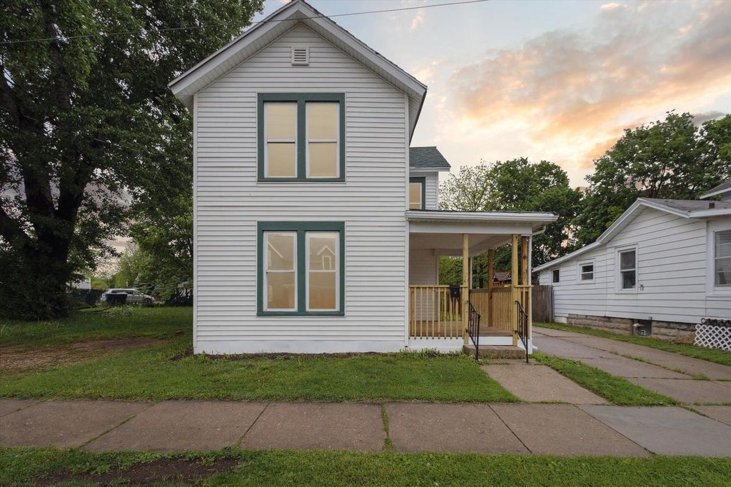 318 W Racine Street, Janesville, WI 53548