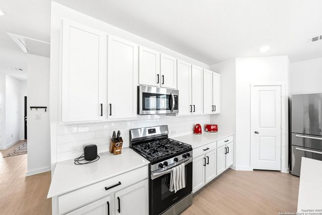 6095 Companion Rd, Bulverde, TX 78163