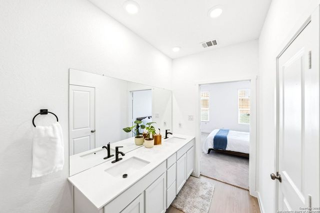 6095 Companion Rd, Bulverde, TX 78163