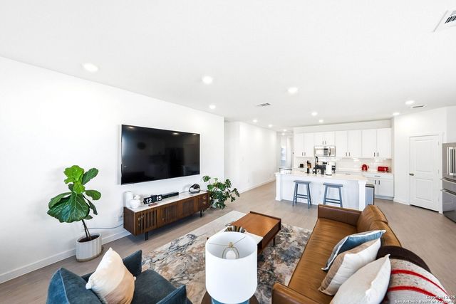 6095 Companion Rd, Bulverde, TX 78163