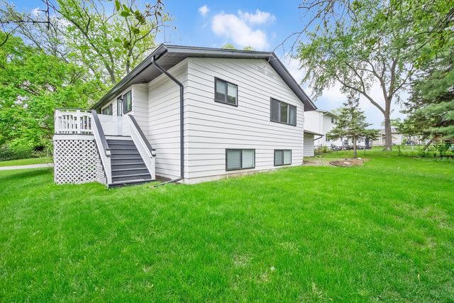 6312 Maxwell Drive, Woodridge, IL 60517