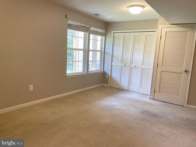 1084 HARMONY HILL LN, York, PA 17402