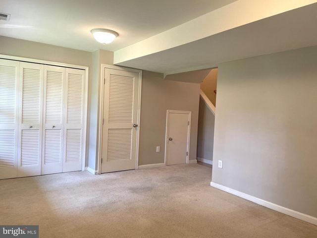 1084 HARMONY HILL LN, York, PA 17402